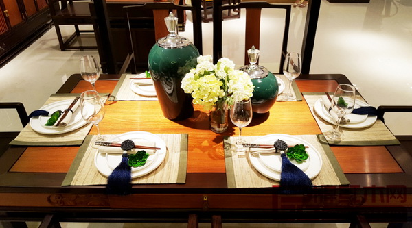 墻上的四只獅子形態(tài)各異，栩栩如生 