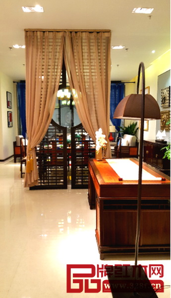 以官帽椅為原型的創(chuàng)意實(shí)物掛畫精美絕倫 