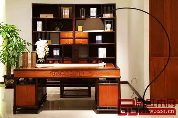 以官帽椅為原型的創(chuàng)意實(shí)物掛畫精美絕倫 