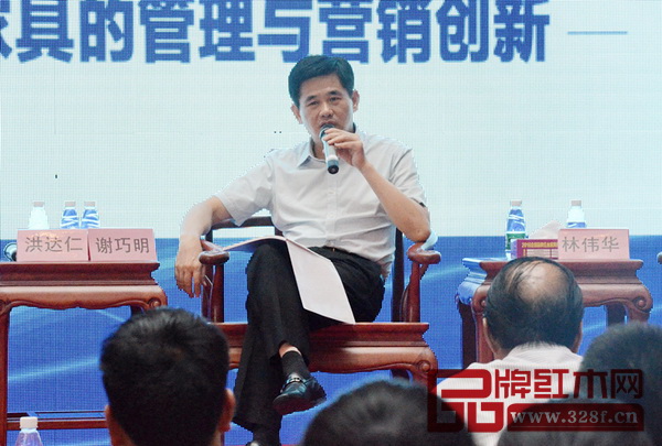 原中山市大涌鎮(zhèn)黨委委員、中山市紅木古典家具學(xué)會名譽(yù)理事長謝巧明 原中山市大涌鎮(zhèn)黨委委員、中山市紅木古典家具學(xué)會名譽(yù)理事長謝巧明