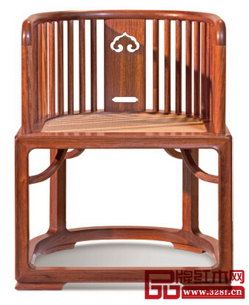 中國傳統(tǒng)工藝大師、國壽紅木董事長陳國壽原創(chuàng)設(shè)計(jì)、傾心制造的，并以其名字命名的新明式家具——國壽椅