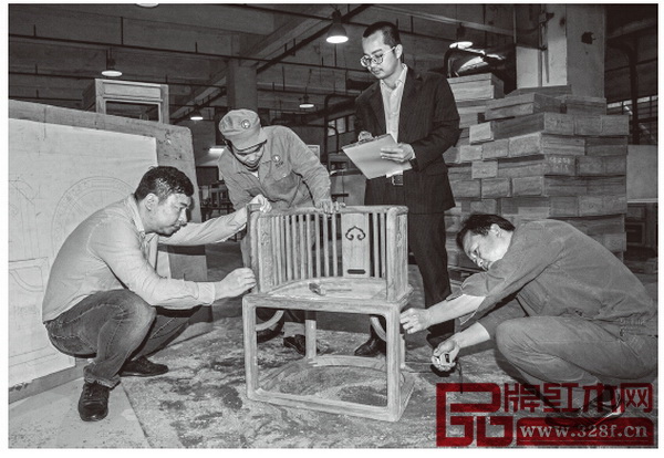 生產(chǎn)國壽椅不是最大的成本，研發(fā)才是。任何東西不是一蹴而就的，國壽椅也一樣，要打樣、要反復(fù)修改，最終才能定型