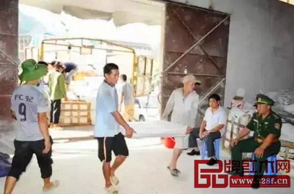 今年一季度,我國累積進口紅木19萬立方米,同比減少21%,進口額同比下滑26% 今年一季度,我國累積進口紅木19萬立方米,同比減少21%,進口額同比下滑26%