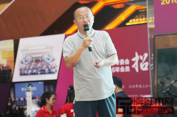 故宮博物院副研究員、明清宮廷家具專家周京南 故宮博物院副研究員、明清宮廷家具專家周京南