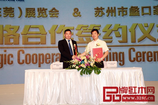 名家具展與蘇州市蠡口家具行業(yè)協(xié)會(huì)簽訂戰(zhàn)略合作協(xié)議 名家具展與蘇州市蠡口家具行業(yè)協(xié)會(huì)簽訂戰(zhàn)略合作協(xié)議