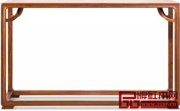 世外桃源用了多種線形,但是主體大量運用了凹面線與其他線腳、構件在組合(圖為世外桃源琴幾) 世外桃源用了多種線形,但是主體大量運用了凹面線與其他線腳、構件在組合(圖為世外桃源琴幾)