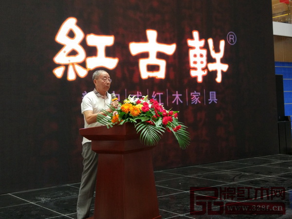 中國紅木家具技術專家,《紅木家具通用技術條件》主要起草人之一,紅古軒總工程師曹新民親臨現(xiàn)場并帶來專題講座 中國紅木家具技術專家,《紅木家具通用技術條件》主要起草人之一,紅古軒總工程師曹新民親臨現(xiàn)場并帶來專題講座