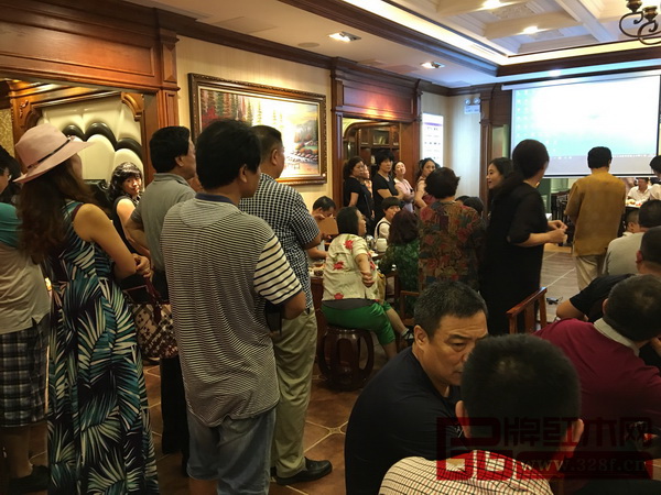 活動現(xiàn)場人氣爆棚,人山人海 活動現(xiàn)場人氣爆棚,人山人海