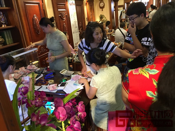 活動深得客戶支持,現(xiàn)場簽單不斷 活動深得客戶支持,現(xiàn)場簽單不斷