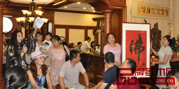 活動現(xiàn)場人氣爆棚，人山人海 