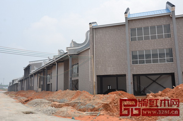 正在建設(shè)中的新興紅木家具產(chǎn)業(yè)園 正在建設(shè)中的新興紅木家具產(chǎn)業(yè)園