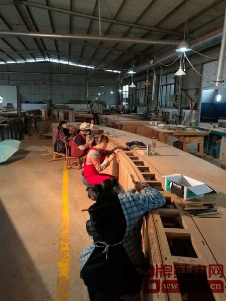 每一個設計,每一次雕刻都凝聚了工匠們的寶貴心血 每一個設計,每一次雕刻都凝聚了工匠們的寶貴心血