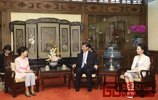 習(xí)大大在北京釣魚(yú)臺(tái)國(guó)賓館會(huì)見(jiàn)會(huì)見(jiàn)韓國(guó)總統(tǒng)樸槿惠