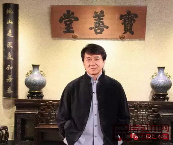 國際影星成龍收藏紫檀木已多年,珍藏的紫檀木價值已過數億元 國際影星成龍收藏紫檀木已多年,珍藏的紫檀木價值已過數億元