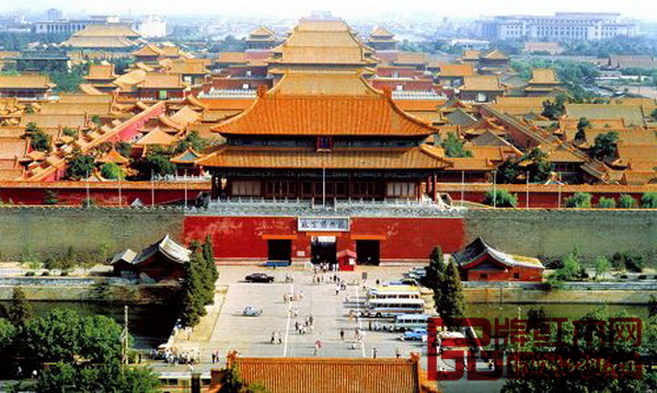 清朝幾代皇帝尤愛紫檀,宮廷內隨處可見紫檀的身影 清朝幾代皇帝尤愛紫檀,宮廷內隨處可見紫檀的身影