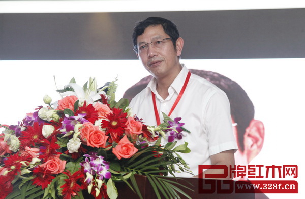 東陽(yáng)市人民政府副市長(zhǎng)陳軍在首發(fā)儀式上致辭 東陽(yáng)市人民政府副市長(zhǎng)陳軍在首發(fā)儀式上致辭