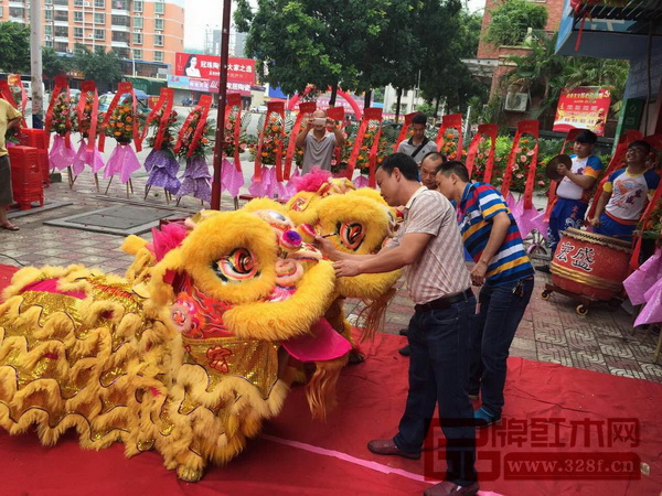 參禮嘉賓共同為醒獅點睛 參禮嘉賓共同為醒獅點睛