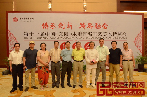 部分與會(huì)嘉賓合影留念 部分與會(huì)嘉賓合影留念