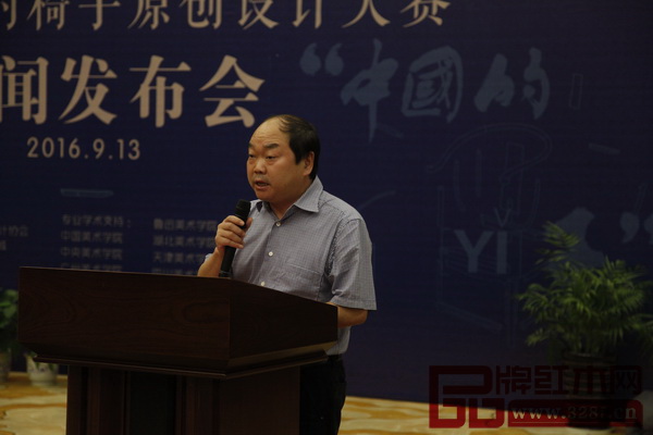 東陽市木雕紅木產(chǎn)業(yè)管理辦公室主任傅為民致辭 東陽市木雕紅木產(chǎn)業(yè)管理辦公室主任傅為民致辭