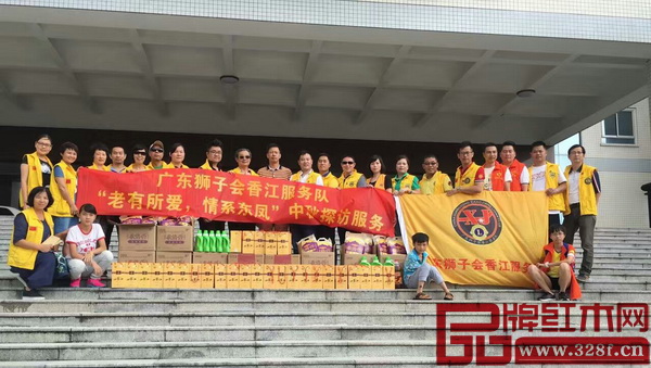 鴻運(yùn)堂總經(jīng)理（右四）熱衷社會(huì)公益活動(dòng)，曾多次參與由廣東獅子會(huì)組織的各類社會(huì)服務(wù)事業(yè)