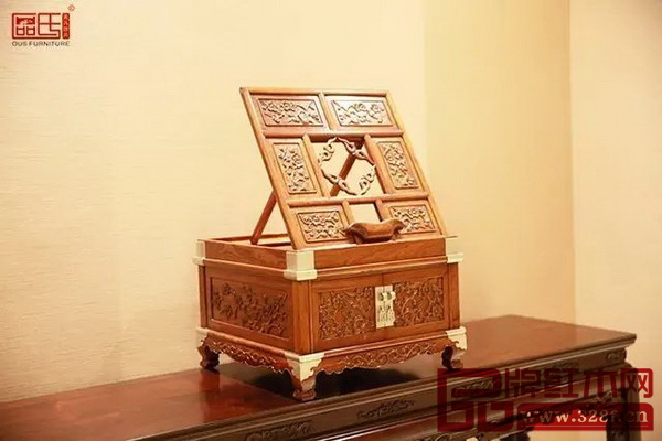區(qū)氏臻品細膩的做工讓傳統(tǒng)家具在現(xiàn)代家居中重新煥發(fā)了光彩 
