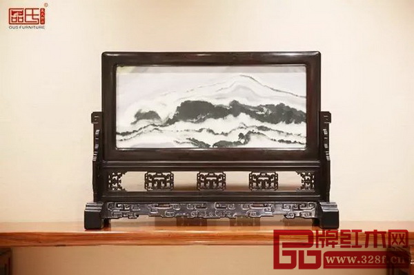 區(qū)氏臻品細膩的做工讓傳統(tǒng)家具在現(xiàn)代家居中重新煥發(fā)了光彩 