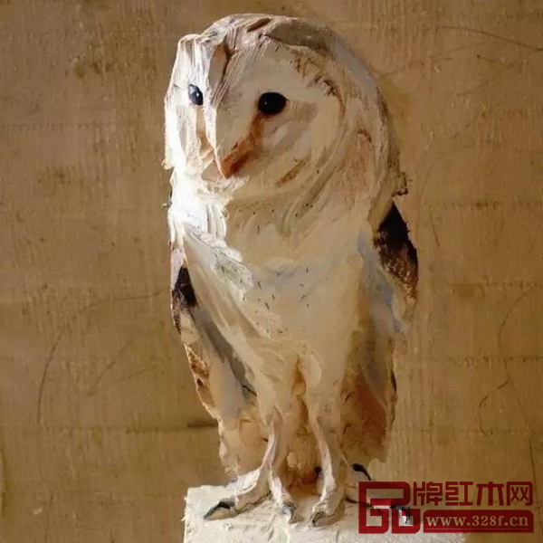 德國藝術(shù)家用鏈鋸創(chuàng)作出栩栩如生的動(dòng)物雕塑