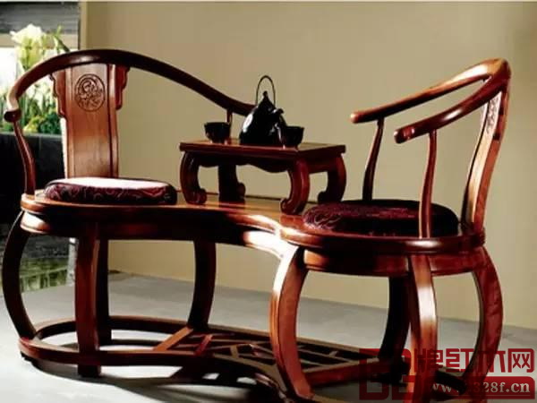 紅木家具不宜放在室外暴曬