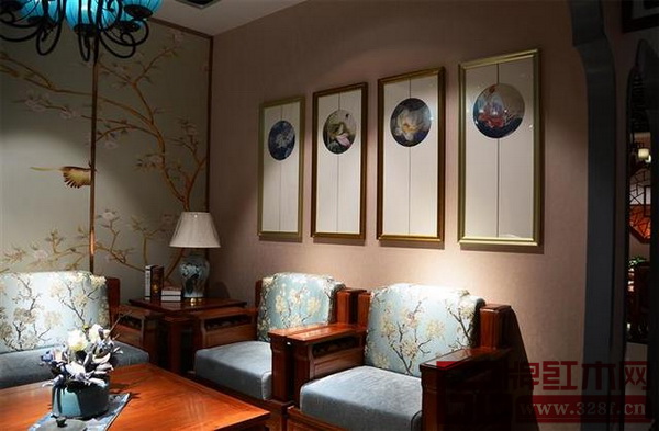 紅木家具切忌擺放緊靠墻 搬動宜輕抬