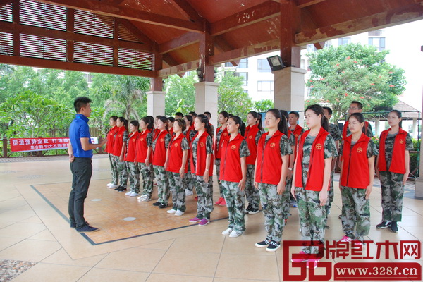 莊嚴(yán)的軍容隊(duì)列訓(xùn)練,盡顯集古韻今團(tuán)隊(duì)風(fēng)采 莊嚴(yán)的軍容隊(duì)列訓(xùn)練,盡顯集古韻今團(tuán)隊(duì)風(fēng)采