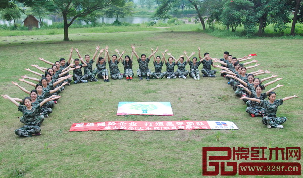 集古韻今團(tuán)隊(duì)為圓滿完成各項(xiàng)拓展任務(wù)歡呼雀躍 集古韻今團(tuán)隊(duì)為圓滿完成各項(xiàng)拓展任務(wù)歡呼雀躍