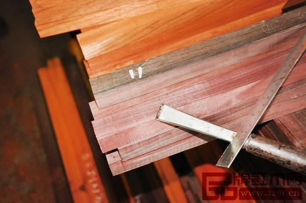 木工對(duì)材質(zhì)和工藝的高度把握是對(duì)成品質(zhì)量的最大保證 木工對(duì)材質(zhì)和工藝的高度把握是對(duì)成品質(zhì)量的最大保證