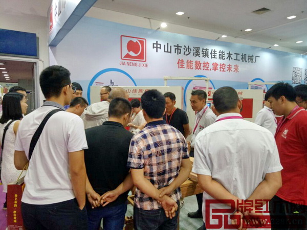 佳能數(shù)控機械成為一眾廠商關注和點贊的焦點 佳能數(shù)控機械成為一眾廠商關注和點贊的焦點