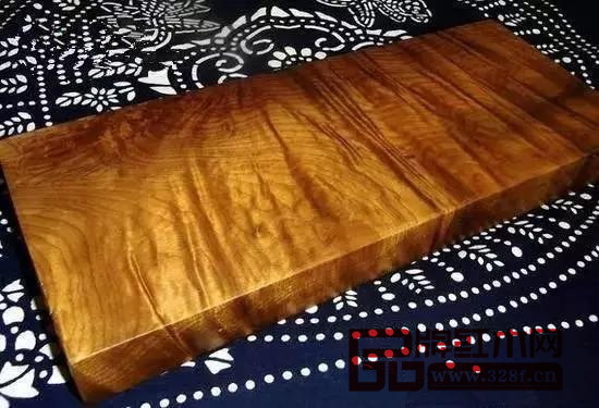 整塊的金絲楠木 整塊的金絲楠木