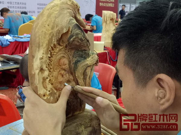 每位參賽選手對作品都精雕細(xì)琢,一絲不茍 每位參賽選手對作品都精雕細(xì)琢,一絲不茍