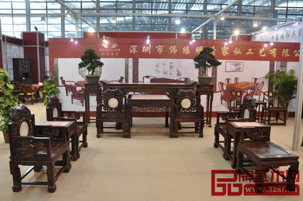 漢華瑰寶紅木《小葉紫檀靈芝中堂》 漢華瑰寶紅木《小葉紫檀靈芝中堂》