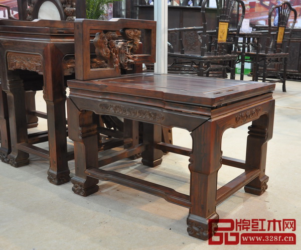 漢華瑰寶紅木生產(chǎn)制作的家具保持傳統(tǒng)的榫卯工藝,可拆裝,吸引了眾人的眼球 漢華瑰寶紅木生產(chǎn)制作的家具保持傳統(tǒng)的榫卯工藝,可拆裝,吸引了眾人的眼球