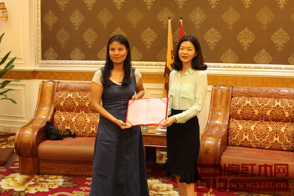 紅古軒營銷總監(jiān)楊晶女士被聘為實踐教學(xué)基地指導(dǎo)老師 紅古軒營銷總監(jiān)楊晶女士被聘為實踐教學(xué)基地指導(dǎo)老師