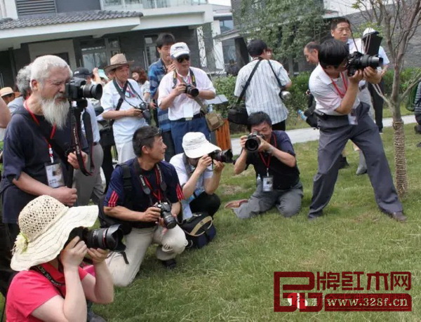 新會(huì)紅木文化旅游展覽會(huì)開幕式暨攝影大賽開鏡儀式 新會(huì)紅木文化旅游展覽會(huì)開幕式暨攝影大賽開鏡儀式