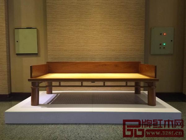 牛曉霆明式家具作品展展出的羅漢床 牛曉霆明式家具作品展展出的羅漢床