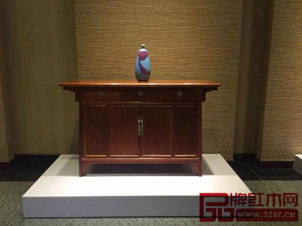 巧妙陳設的牛曉霆個人鈞瓷藏品與明式家具相映成趣