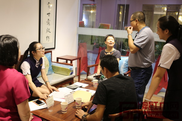 南枝紅紅木深圳店開(kāi)單不斷 南枝紅紅木深圳店開(kāi)單不斷