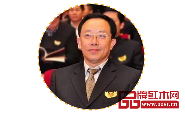 全聯(lián)藝術(shù)紅木家具專委會專家顧問、華南農(nóng)業(yè)大學(xué)教授李凱夫 全聯(lián)藝術(shù)紅木家具專委會專家顧問、華南農(nóng)業(yè)大學(xué)教授李凱夫