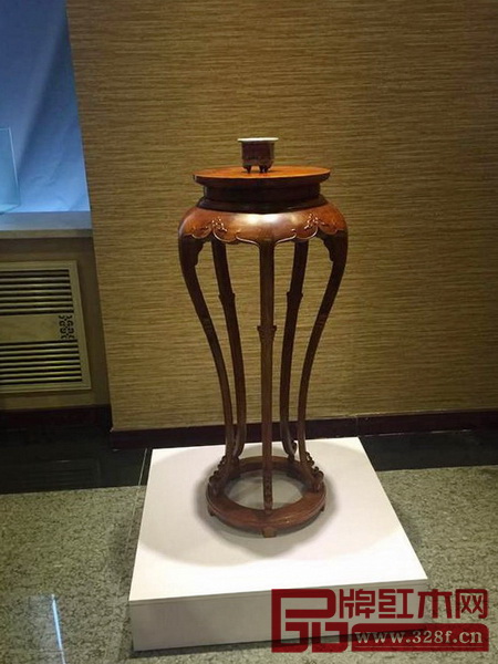 巧妙陳設的牛曉霆個人鈞瓷藏品與明式家具相映成趣