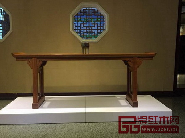 巧妙陳設的牛曉霆個人鈞瓷藏品與明式家具相映成趣 巧妙陳設的牛曉霆個人鈞瓷藏品與明式家具相映成趣