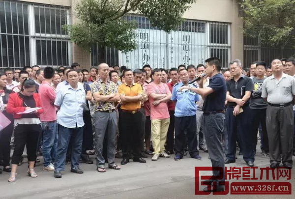 大涌鎮(zhèn)黨委副書記、鎮(zhèn)長候選人賀修虎就下一步重點工作,賀修虎提出四點意見 大涌鎮(zhèn)黨委副書記、鎮(zhèn)長候選人賀修虎就下一步重點工作,賀修虎提出四點意見