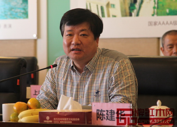 浙江省記協(xié)新聞攝影工委副主任、東陽日?qǐng)?bào)總編趙志強(qiáng)介紹攝影大賽賽事規(guī)則 浙江省記協(xié)新聞攝影工委副主任、東陽日?qǐng)?bào)總編趙志強(qiáng)介紹攝影大賽賽事規(guī)則