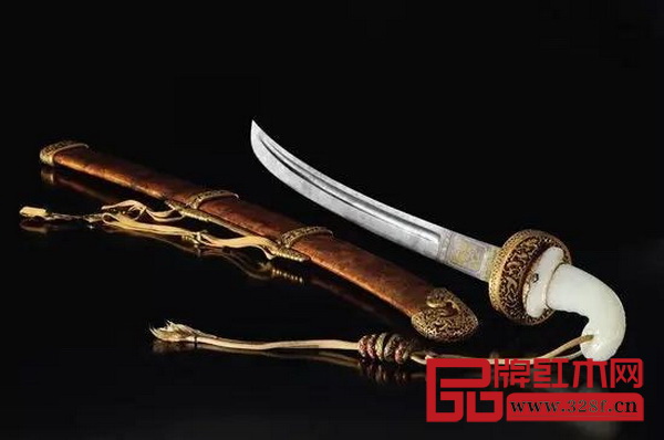 清乾隆年間御制金桃皮鞘天字十七號寶騰腰刀