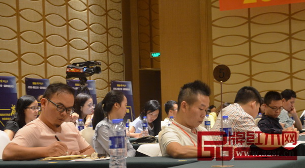 學(xué)員認(rèn)真做筆記 學(xué)員認(rèn)真做筆記