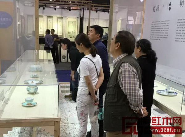 2016G20國(guó)宴瓷展區(qū)人來(lái)人往,好評(píng)聲不斷 2016G20國(guó)宴瓷展區(qū)人來(lái)人往,好評(píng)聲不斷